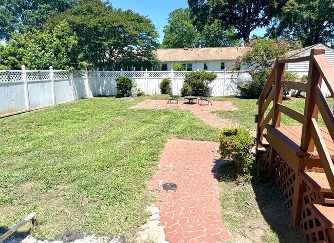 Building Photo - 5 Bed 2 Bath Home for Rent in Chesapeake!