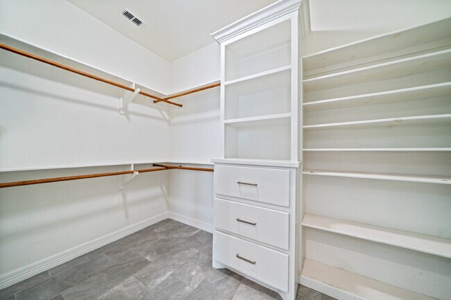 Building Photo - 3922 Pennine Way