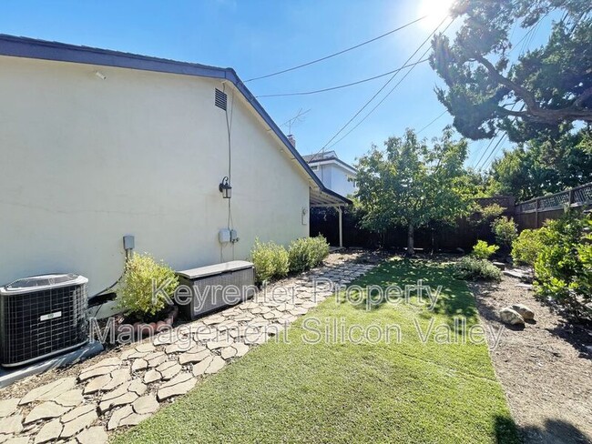 Building Photo - 153 Noyo Dr