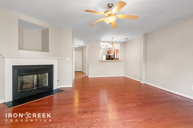 Building Photo - Stylish 2BR/2.5BA Townhome in Desirable Fl...