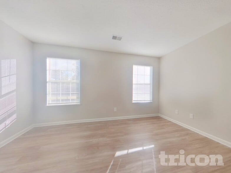 Building Photo - 386 Fox Trot Dr