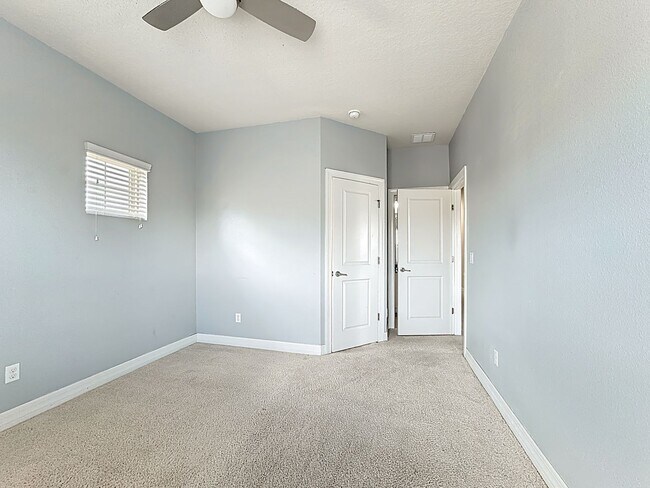 Building Photo - Executive Home with 5 bedrooms / four 1/2 ...