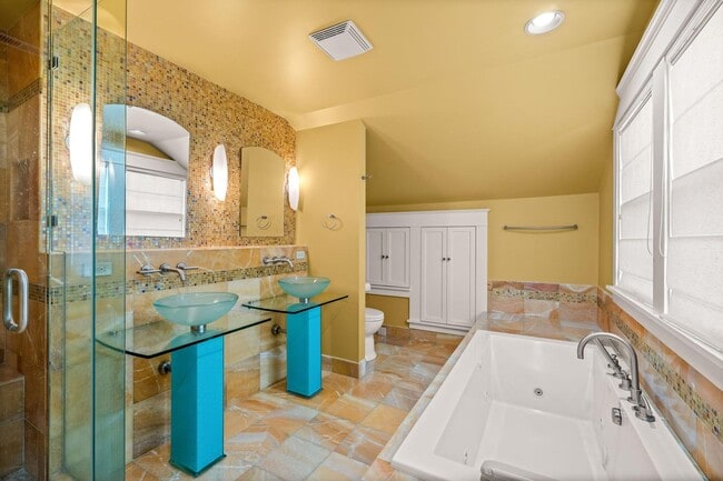 Building Photo - Elegant Grant Park Craftsman with Wine Cel...