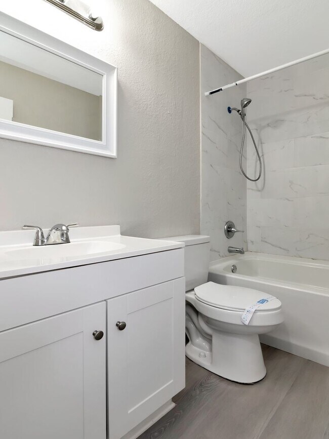 Building Photo - Fully Renovated 3-Bedroom, 2-Bath Rental in Bradenton, FL — $1,895/Month with Pest Control, Trash...