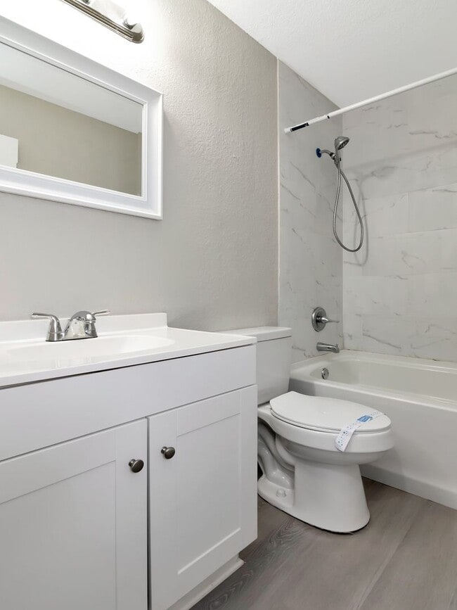 Building Photo - Stunning Fully Renovated 3BR/2BA Unit | Move-In Ready