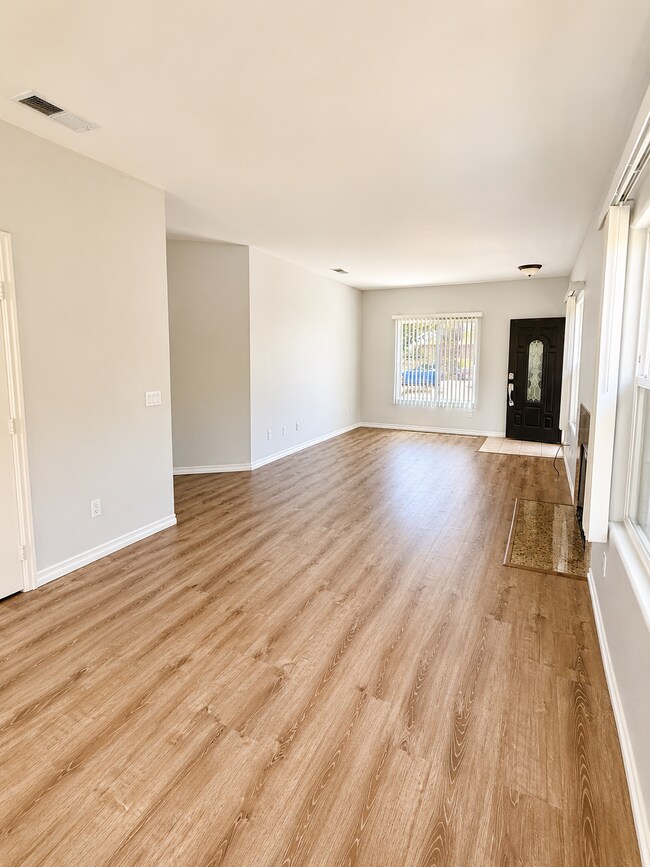 Building Photo - 1160 Grove Ave