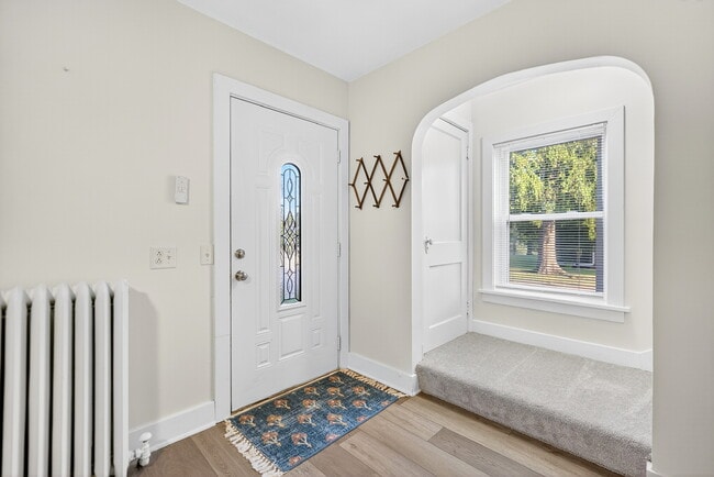 Building Photo - 1389 Mt Pleasant Rd