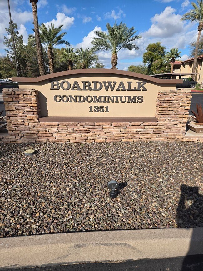 Building Photo - p203