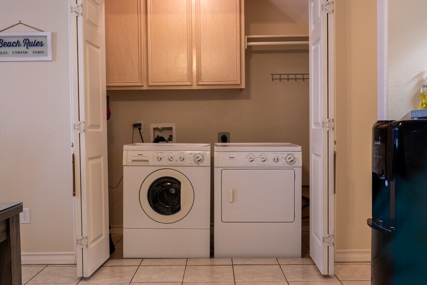 Building Photo - 13969 Ports O Call Dr