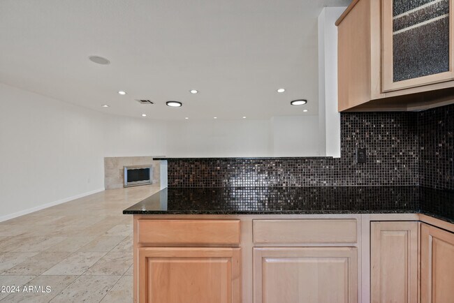 Building Photo - 1831 E La Jolla Dr