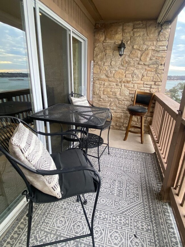 Building Photo - FURNISHED STUDIO CONDO WITH A MILLION DOLLAR LAKE VIEW