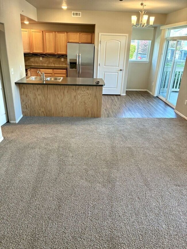 Building Photo - ***2 WEEKS FREE***West Greeley Spacious Townhome With New Carpet!