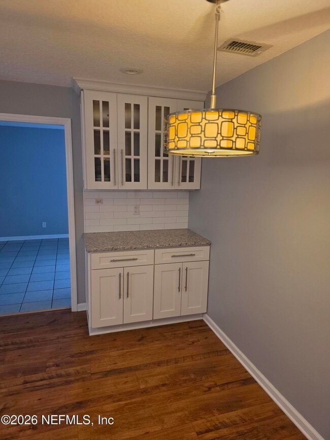 Building Photo - 8913 Erin Ct