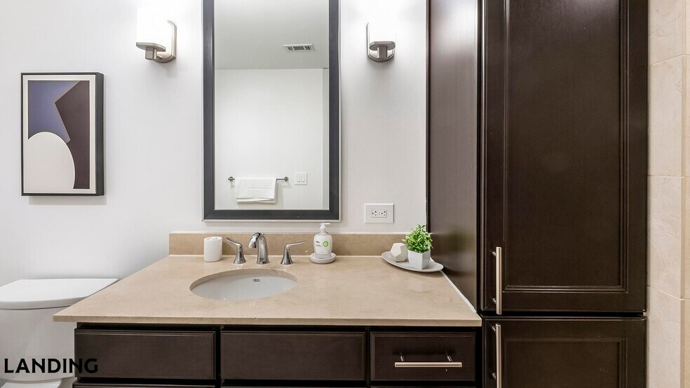 Building Photo - 777 Preston St