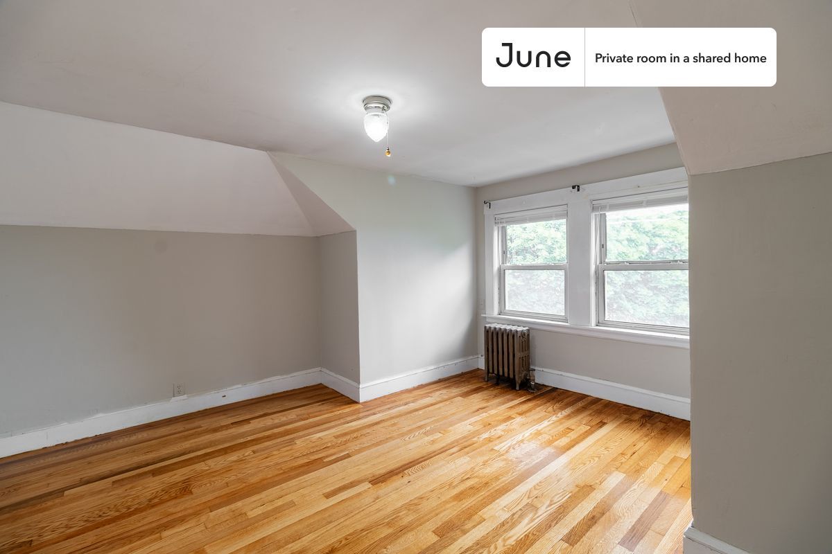 Building Photo - Room in Shared 4 bed/1 bath home