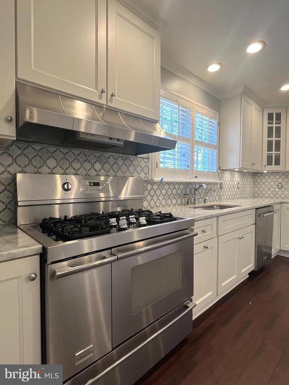 Building Photo - 3604 Oval Dr