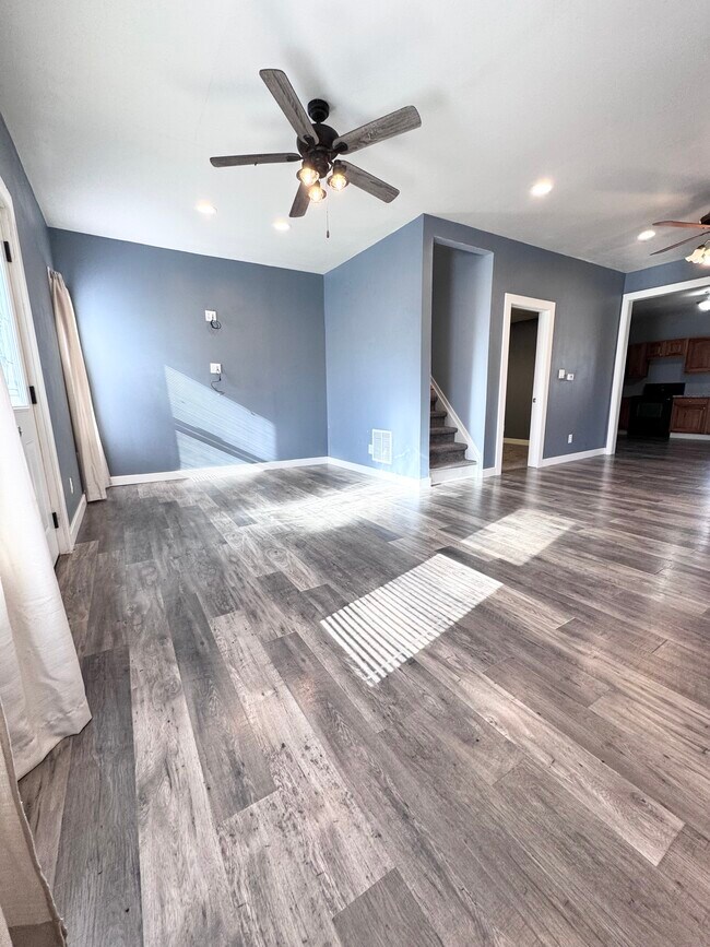 Building Photo - 408 Ave