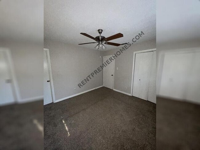 Building Photo - 916 S Rd