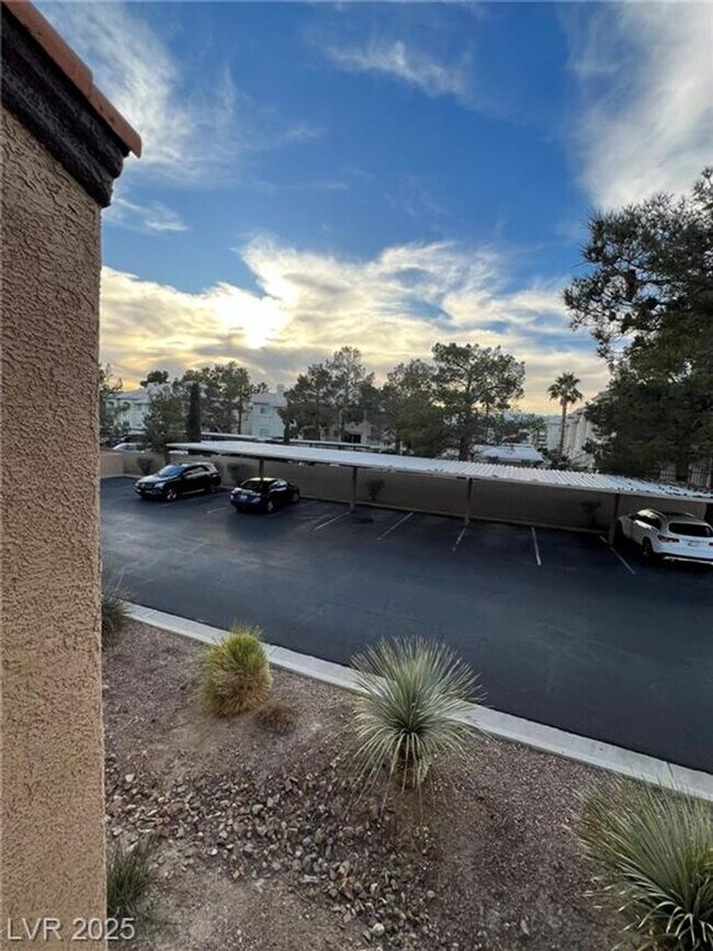 Building Photo - 9325 W Desert Inn Rd
