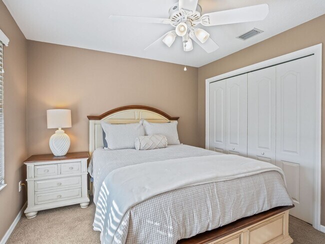 Building Photo - 3 bedroom 2 bath designer home