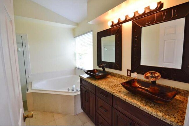 Master bathroom - 17569 89th Pl N