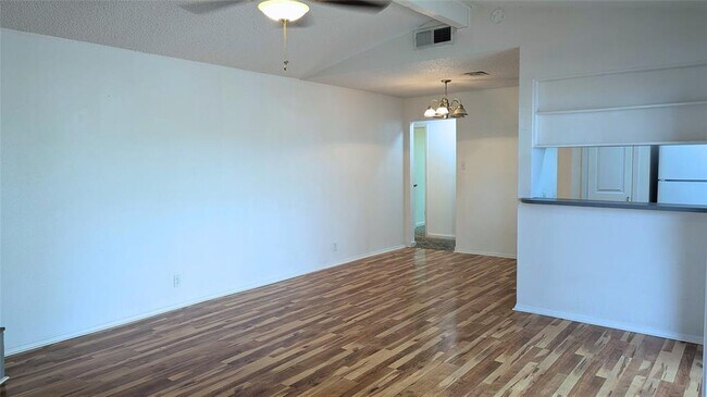 Building Photo - 6916 Scenic Brook Dr