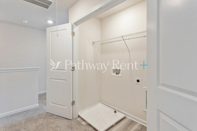 Building Photo - 608 Mackenzie Cv