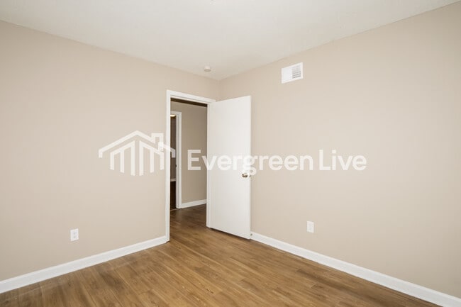 Building Photo - 3926 Kerwin Dr