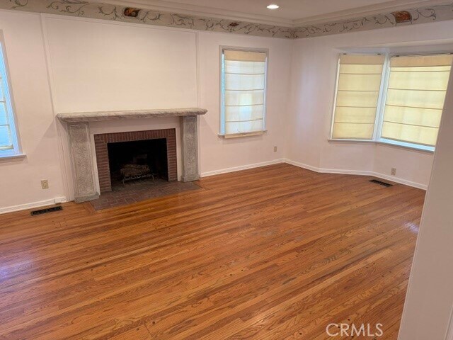 Building Photo - 1824 Oakwood Ave