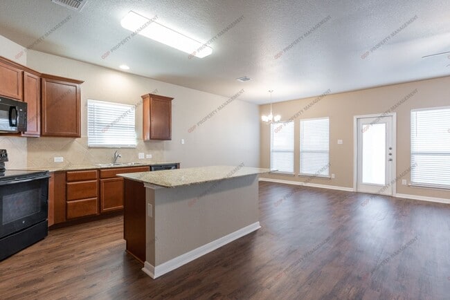 Building Photo - 7800 Lee Hall Loop