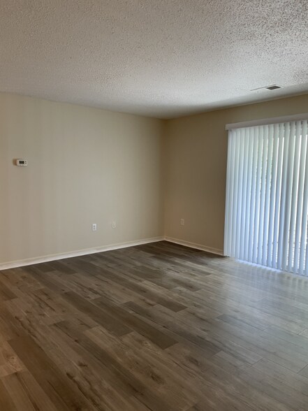 Building Photo - 585 Franklin Grove Church Rd