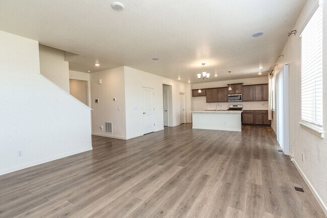 Building Photo - 15898 Little Bluestem Rd