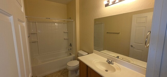 Building Photo - Sky Pointe Dr