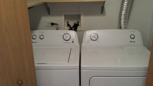 Building Photo - 1 Bedroom 1 Bath Condo!