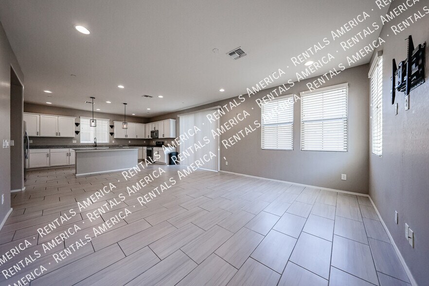 Building Photo - 257 N 56th Pl