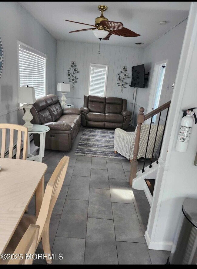 Building Photo - 23 E Surf Way