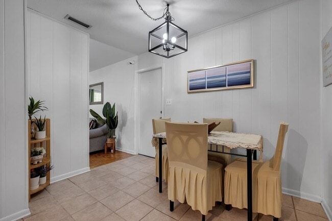 Building Photo - 1809 Quince Dr