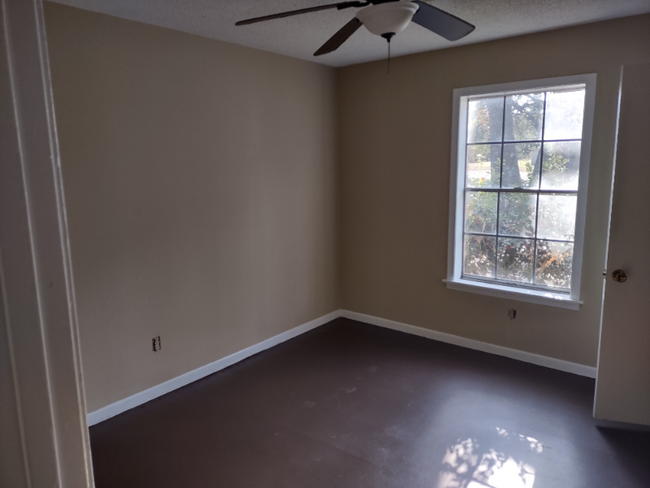 Building Photo - 306 Holly Ridge Dr