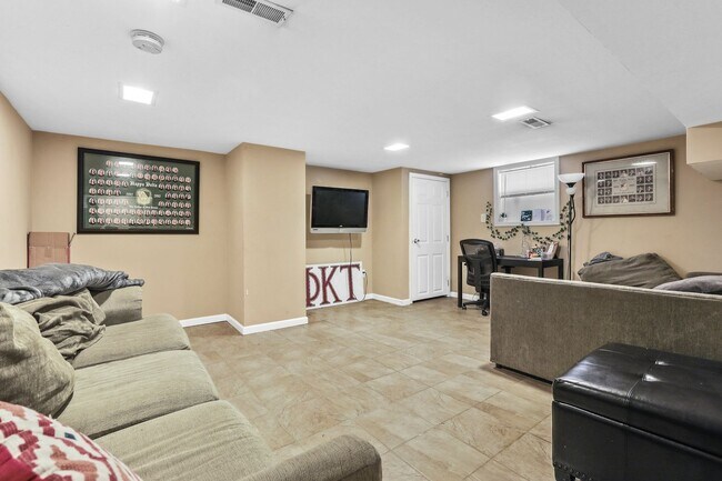 Building Photo - Spacious 7-Bedroom Home with Chalet Interior & Ample Parking – Ewing, NJ