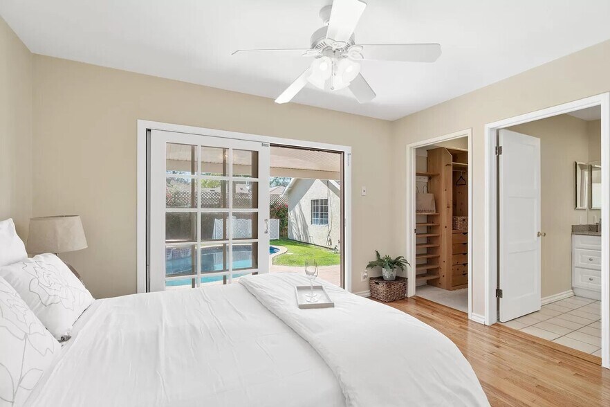 Master bedroom with 2 walk in closets - 14024 Peach Grove St