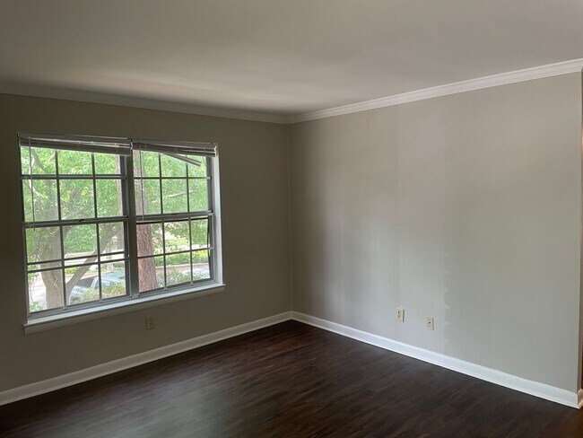 Building Photo - 2727 Highland Ave