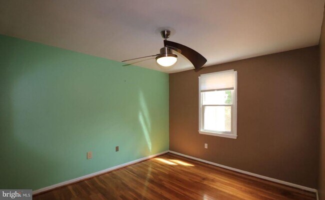 Building Photo - 553 Monet Dr