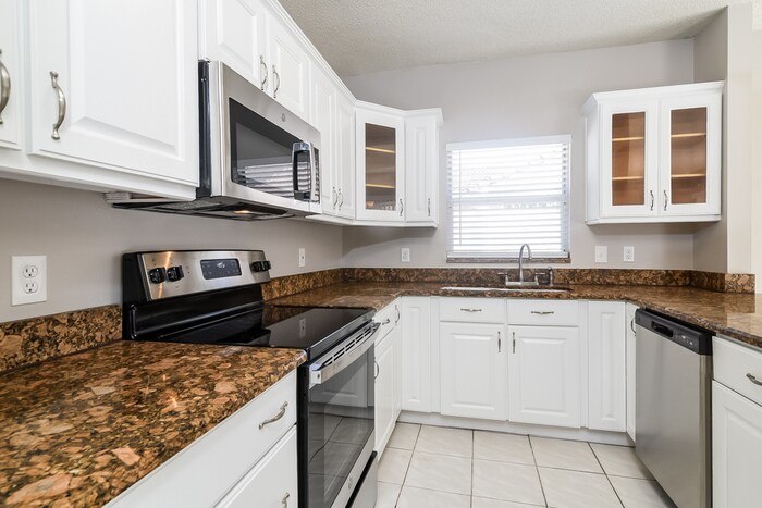 Building Photo - 2344 Cordova Ct