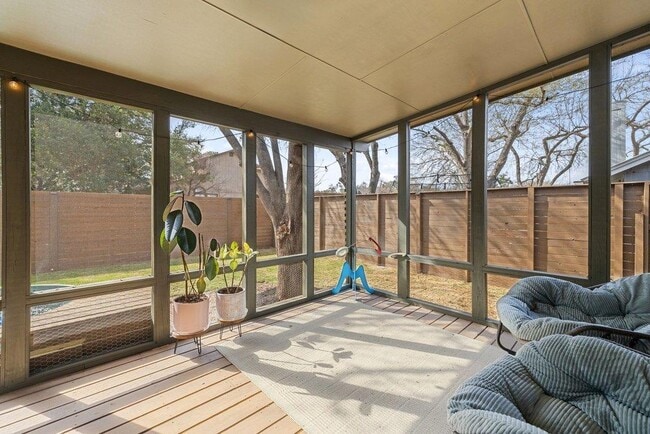 Building Photo - 8202 Cache Dr