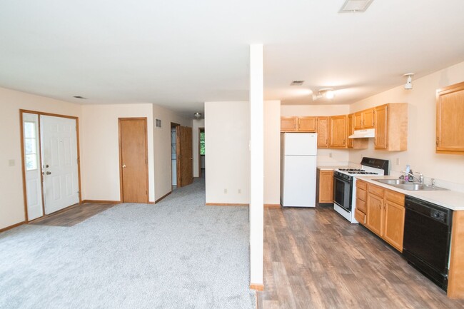 Building Photo - 2 bed 1 bath town-home in Chesterton
