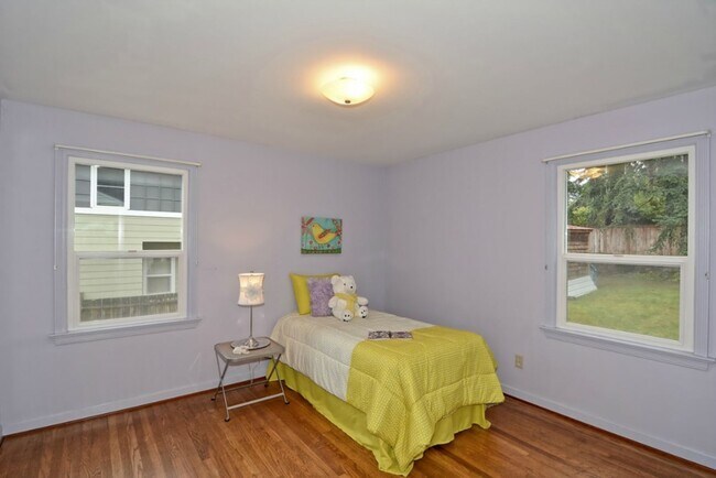 Building Photo - 2BR/1.75BA Wedgwood Home with Bonus Room and Large Backyard