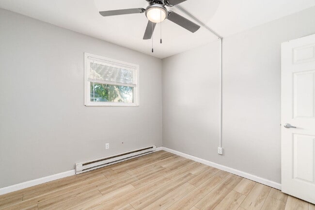 Building Photo - Spacious 2-Bedroom Apartment Near Downtown & German Village
