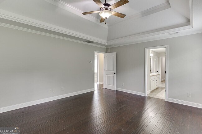 Building Photo - 323 Deer Run Dr