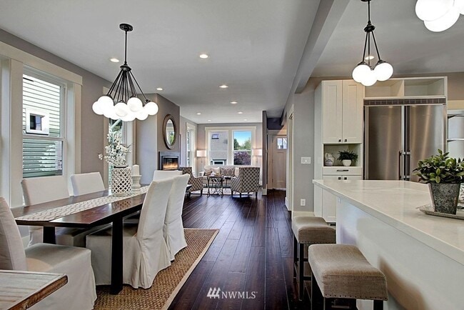 Building Photo - Spacious 5BR 3.5BA Home in Ravenna – Garag...