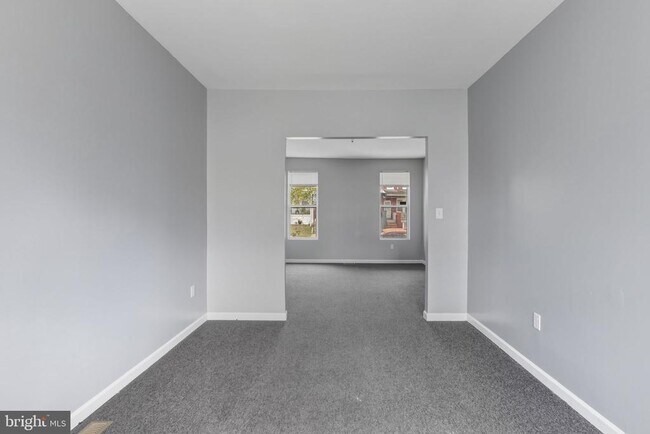 Building Photo - 1209 N Dukeland St